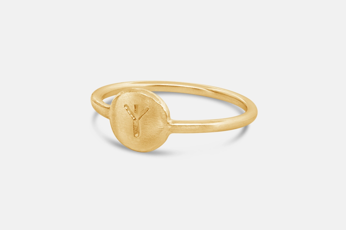 Gold rune ring with Algiz for luck