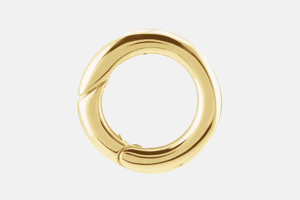 Round hinged charm clasp in yellow gold